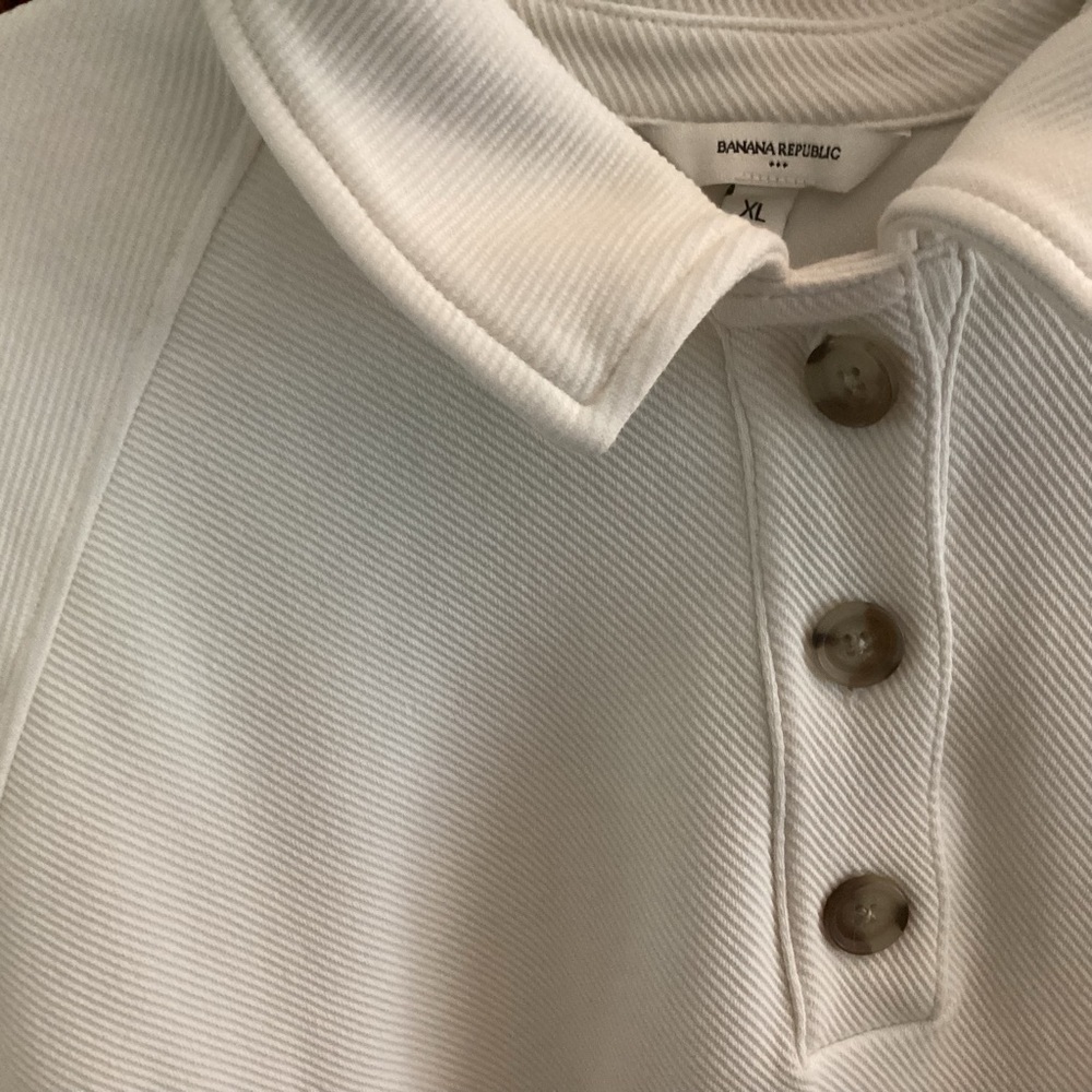Banana Republic Women’s Off-White Sweater with Classic Collar NWOT - Picture 4 of 4